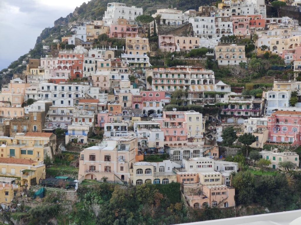 A picture of the unrivaled Amalfi coast, Italy.