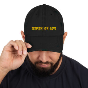 Deep(en) in love hat